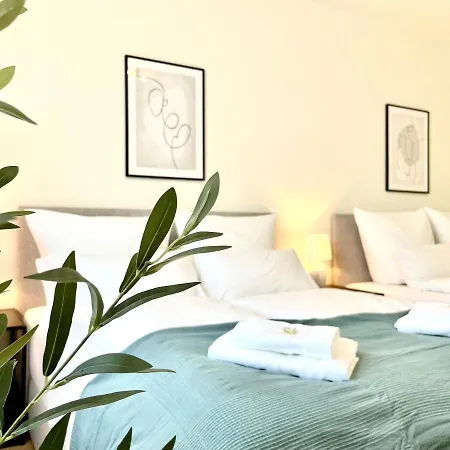 Uniqe- 6 Pers - Design - Fair - Sky-tv - Parking Appartement
